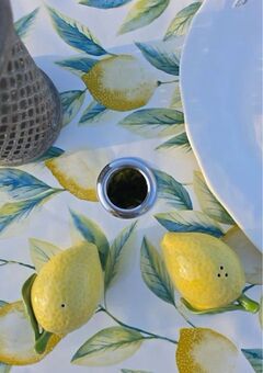 Parasol Hole on The Amalfi Tablecloth with Parasol Hole