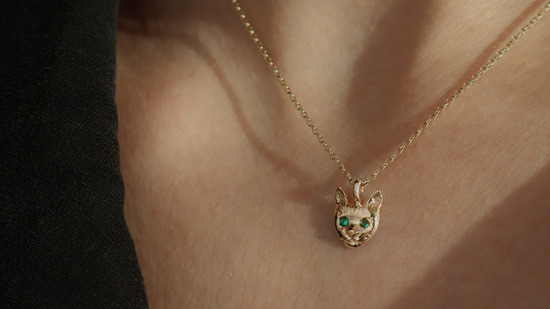 Gold cat necklace with emerald eyes - Thornback