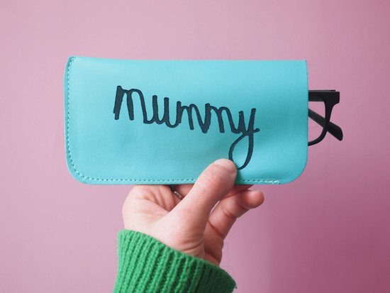 Soft leather sunglasses case in turquoise blue Mummy engraved in your handwriting